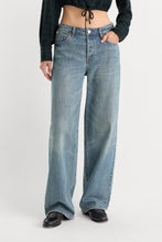Load image into Gallery viewer, Vintage Wide Jeans in Oak