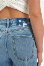 Load image into Gallery viewer, Eastside High Rise Loose in Plunge