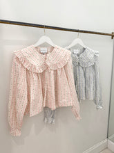 Load image into Gallery viewer, Floral Peter Pan Collar Blouse
