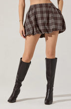 Load image into Gallery viewer, Toini Plaid Pleated Bubble Hem Skort
