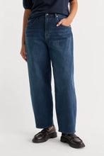 Load image into Gallery viewer, Vintage Barrel Ankle Jeans Meridian
