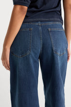 Load image into Gallery viewer, Vintage Barrel Ankle Jeans Meridian
