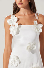 Load image into Gallery viewer, Cerelia 3D Floral Mini
