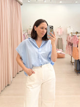 Load image into Gallery viewer, Solid Poplin Collar V Neck Top
