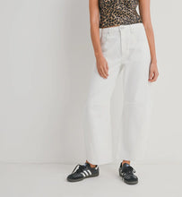 Load image into Gallery viewer, Barrel Jean with Seams
