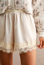 Load image into Gallery viewer, Lace Trim Elastic Waistband Shorts

