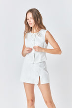 Load image into Gallery viewer, Black &amp; White Striped Skort
