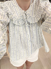 Load image into Gallery viewer, Floral Peter Pan Collar Blouse
