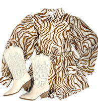 Load image into Gallery viewer, Tiger Print Blouse &amp; Short Set
