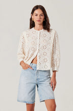 Load image into Gallery viewer, Savanna Eyelet Button Up Top
