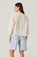 Load image into Gallery viewer, Savanna Eyelet Button Up Top
