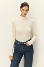 Load image into Gallery viewer, Fleur Top Eggnog
