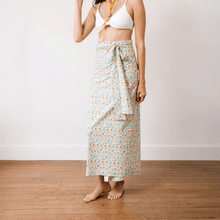 Load image into Gallery viewer, Coastal Daisies Tie Sarong
